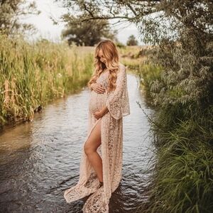 OS Photoshoot Lace Maternity Dress With Free Body Slip